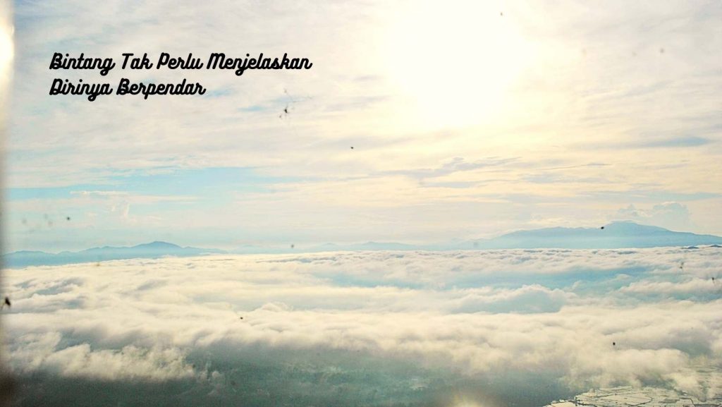 √ Langit Tak Perlu Menjelaskan Bahwa Dirinya Tinggi - Sekelumit Cerita